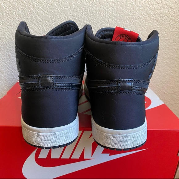 Paris Saint-Germain x Air Jordan 1 Retro High OG 'Paris Saint-Germain' - Picture 5 of 8